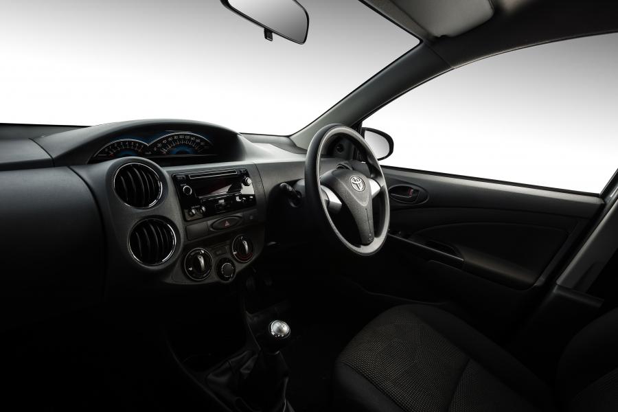 Toyota Etios Hatchback 2015 года  (ZA) (фото 6 из 16)